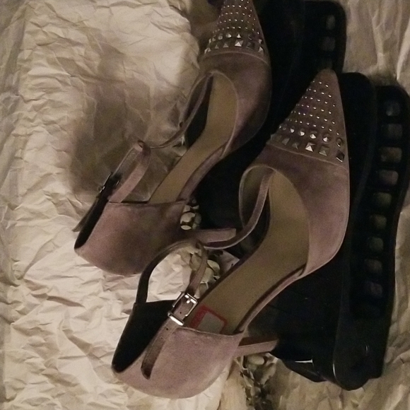 ☆☆Final Price☆☆     BCBGeneration Gray Suede Ankle Strap Heels Size 10M - Picture 3 of 10